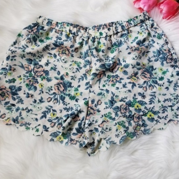 🔴SOLD Anthro Eloise Floral Scallop Hem Shorts - Picture 5 of 8